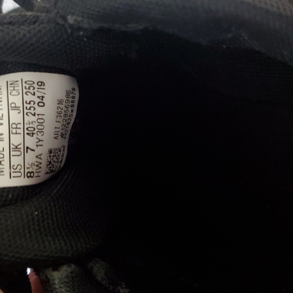 Sneakers - Picture 3 of 8